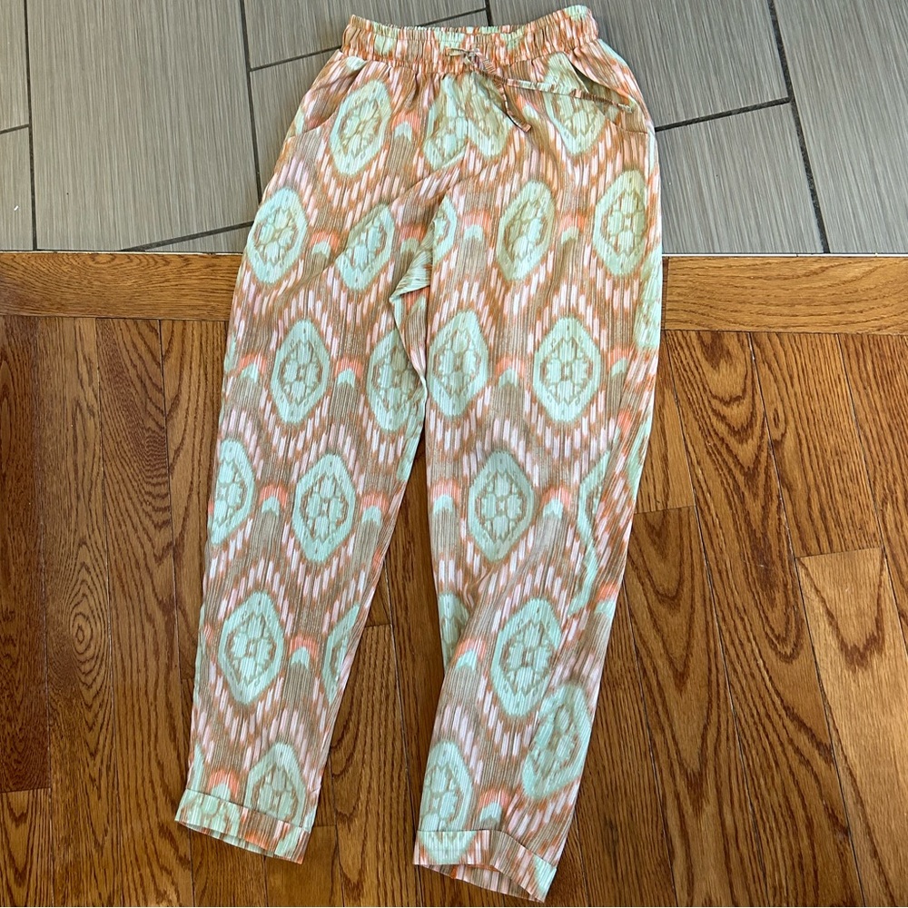 Women’s olive and oak patterned pants